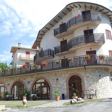 B&B La Tana Dell'Orso Villalago Ngoại thất bức ảnh