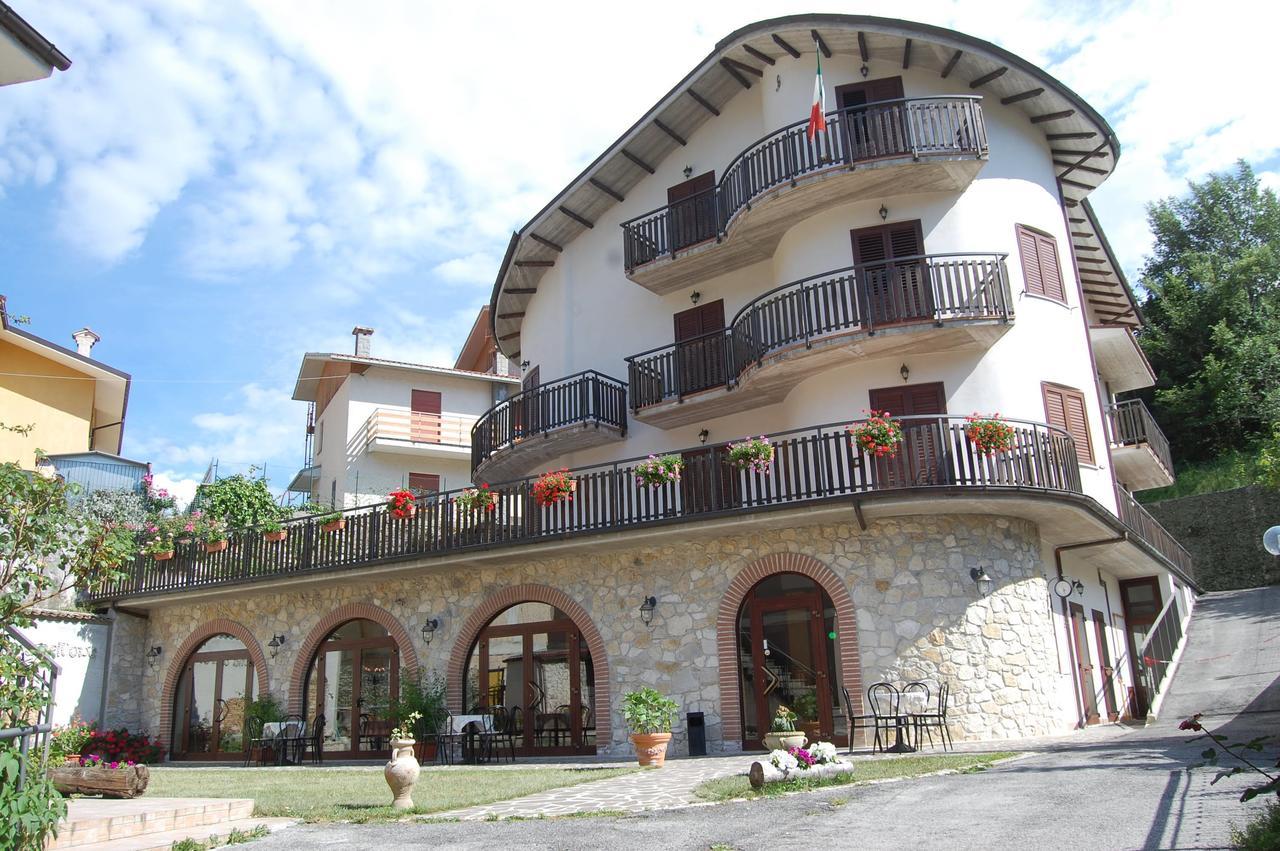 B&B La Tana Dell'Orso Villalago Ngoại thất bức ảnh