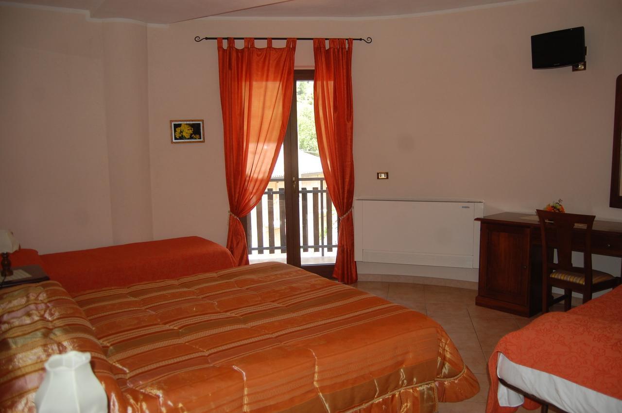 B&B La Tana Dell'Orso Villalago Ngoại thất bức ảnh
